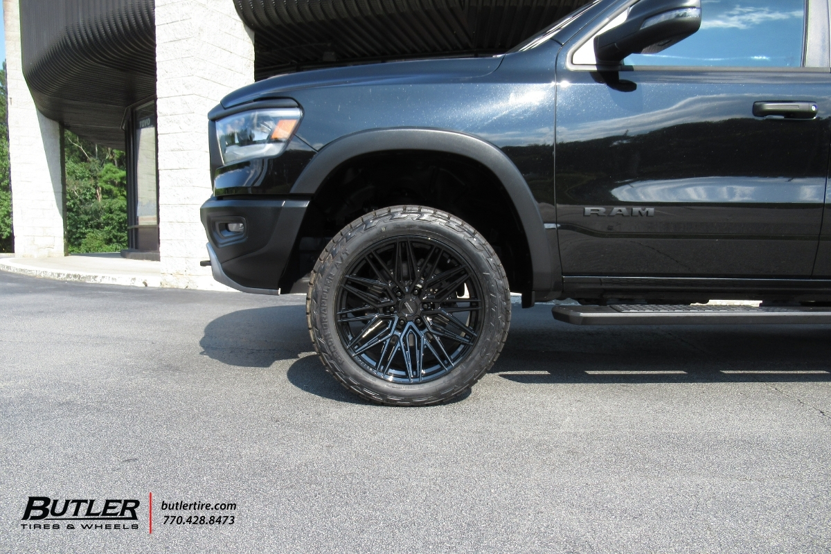 Ram 1500 with 22in Vossen HF6-5 Wheels