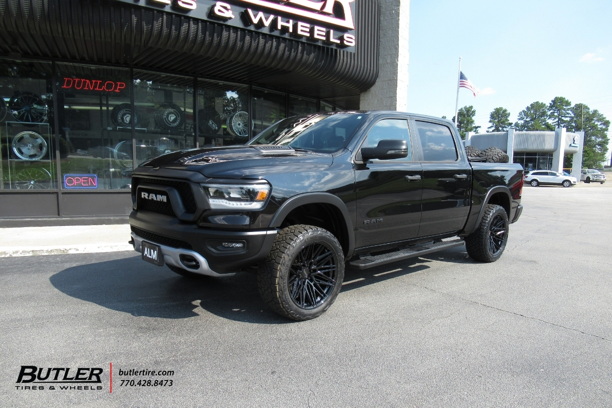 Ram 1500 with 22in Vossen HF6-5 Wheels