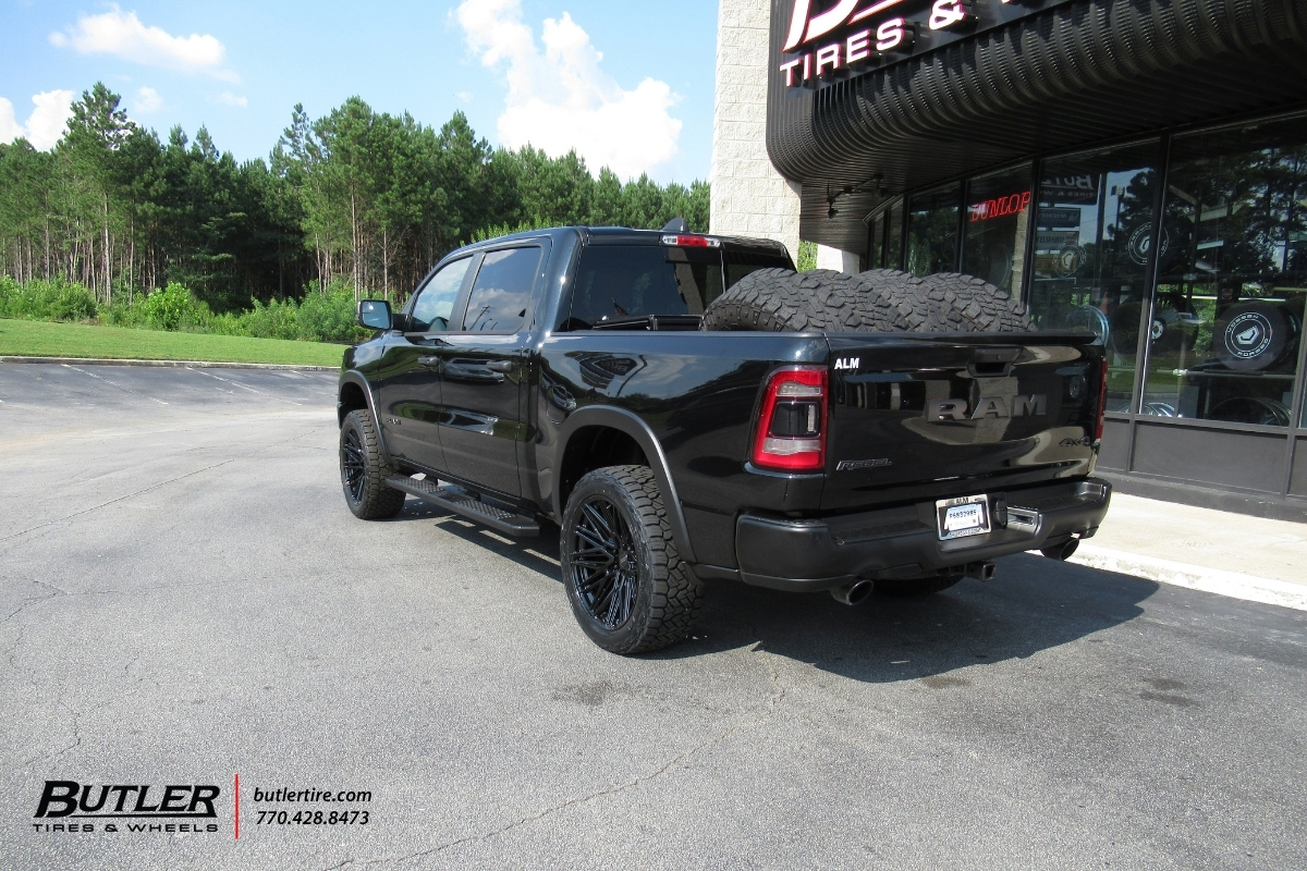 Ram 1500 with 22in Vossen HF6-5 Wheels