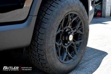Rivian R1T with 20in 4Play 4PF6 Wheels