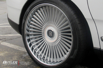 Rolls Royce Cullinan with 24in Forgiato Trimestre Wheels