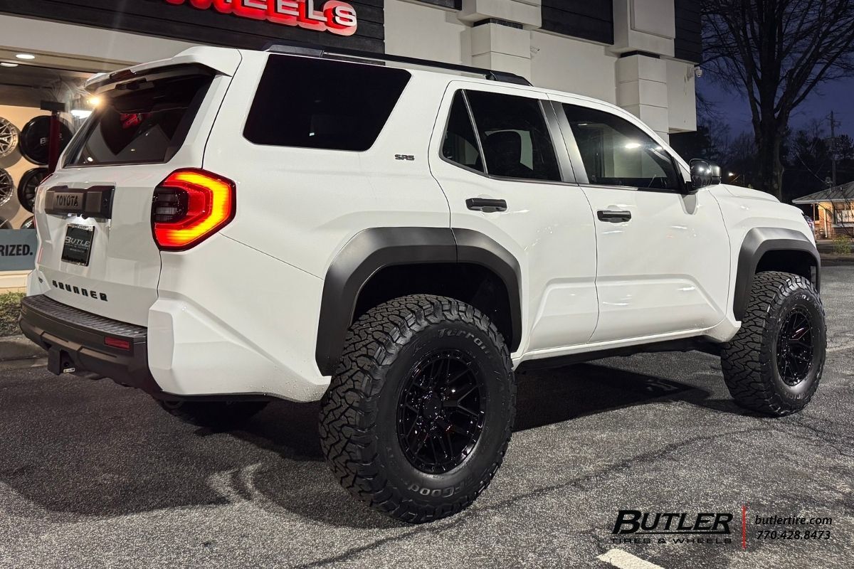 Toyota 4Runner with 17in Arena Battle Wheels
