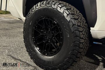 Toyota 4Runner with 17in Arena Battle Wheels