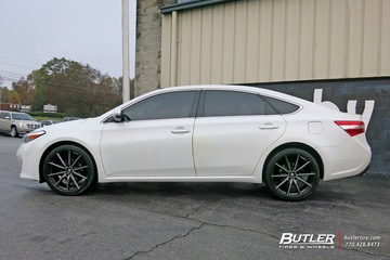 Toyota Avalon with 20in Lexani CSS10 Wheels