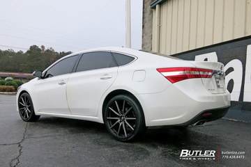 Toyota Avalon with 20in Lexani CSS10 Wheels