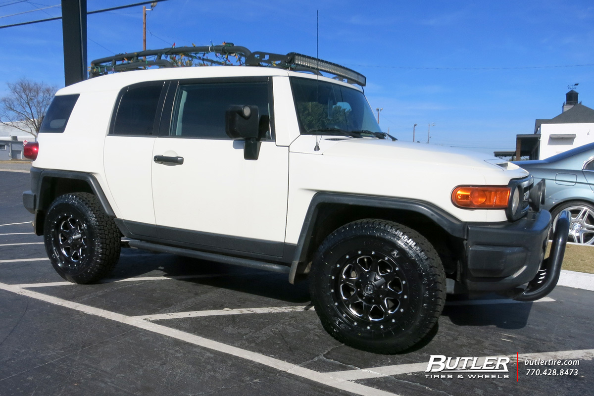Toyota FJ Cruiser with 17in Fuel Boost Wheels