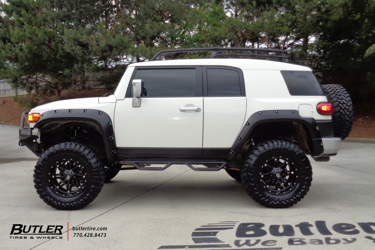 Toyota FJ Cruiser with 18in Fuel Hostage Wheels