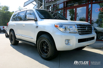 Toyota Land Cruiser with 18in Fuel Trophy Wheels