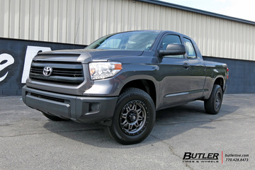 Toyota Tundra with 18in Fuel Hostage Wheels