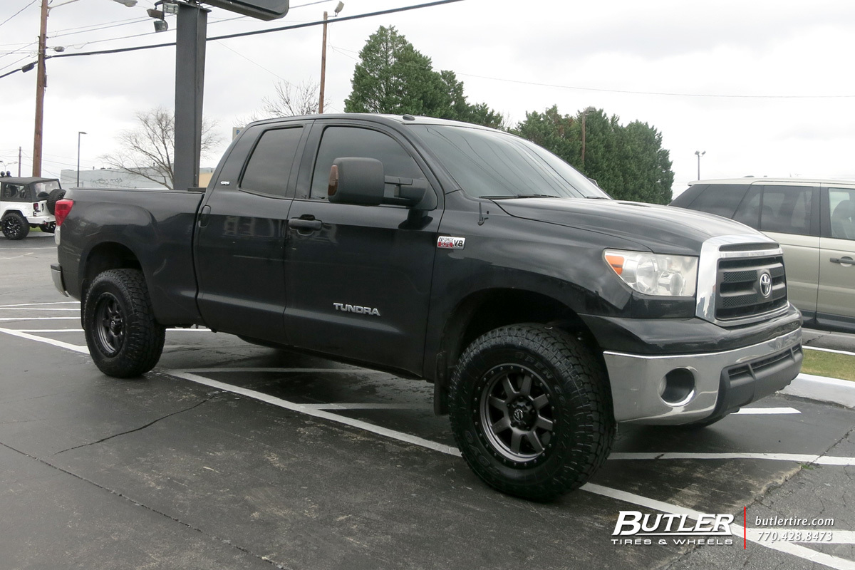 Toyota Tundra with 20in Fuel Trophy Wheels