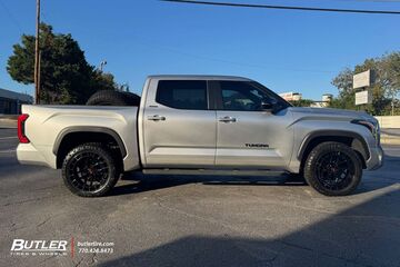 2011 Toyota Tundra with 22in Vossen HFX1 Wheels