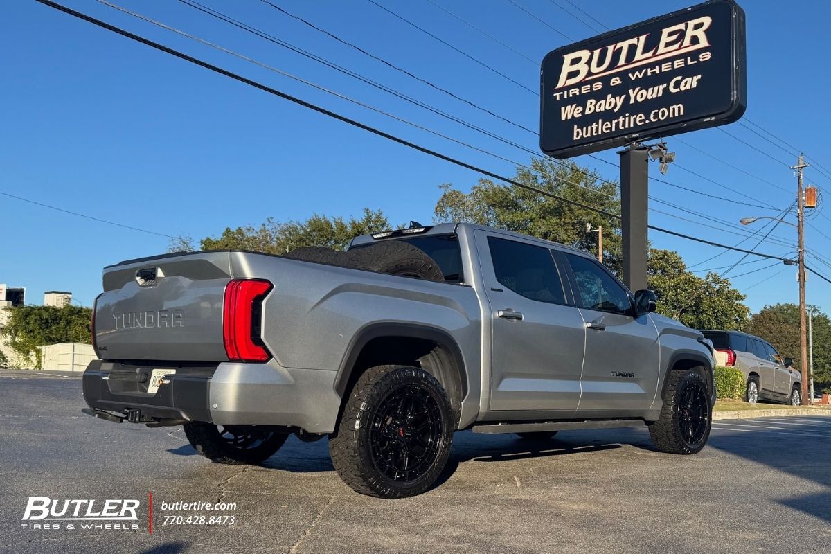 2011 Toyota Tundra with 22in Vossen HFX1 Wheels
