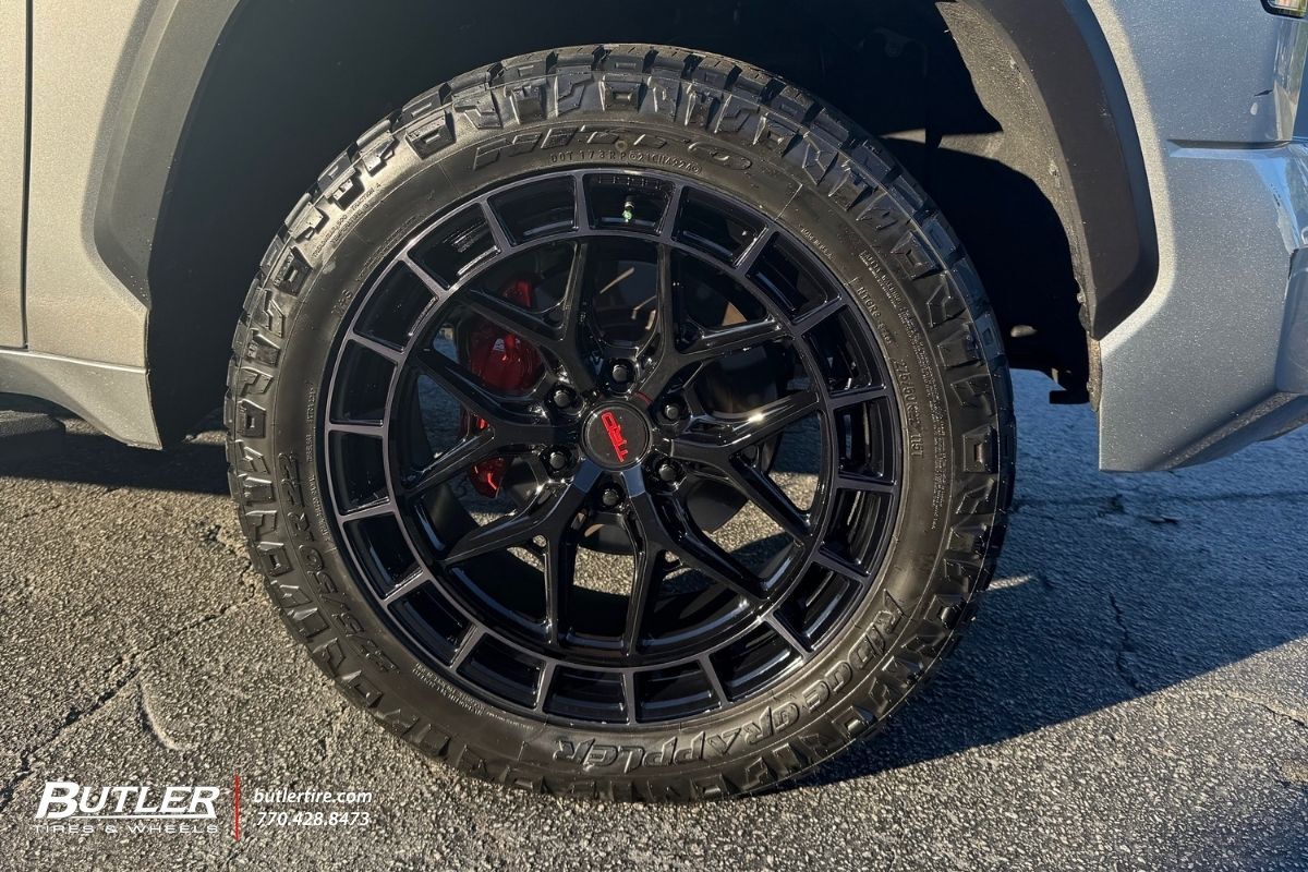 2011 Toyota Tundra with 22in Vossen HFX1 Wheels