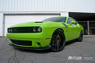 Dodge Challenger RT Scat Pack on 22in Vossen VPS-305T Wheels