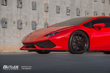 Lowered Lamborghini Huracan on Vossen ML-X2 Wheels