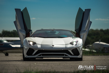 Lamborghini Aventador S Roadster with 21in Novitec NL4 Wheels and Pirelli P Zero Tires